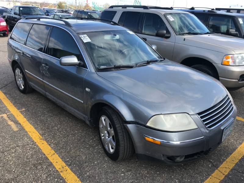 lot 14 image: 2002 Volkswagen Passat GLX