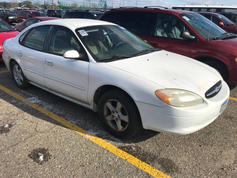lot 17 image: 2000 Ford Taurus SES