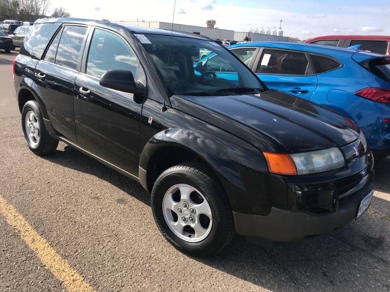 lot 18 image: 2004 Saturn Vue FWD