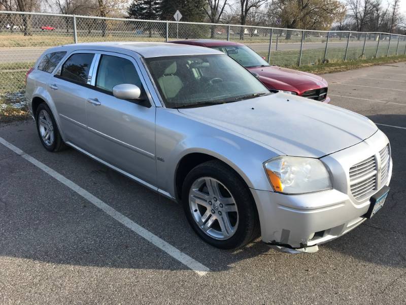 lot 20 image: 2006 Dodge Magnum SXT