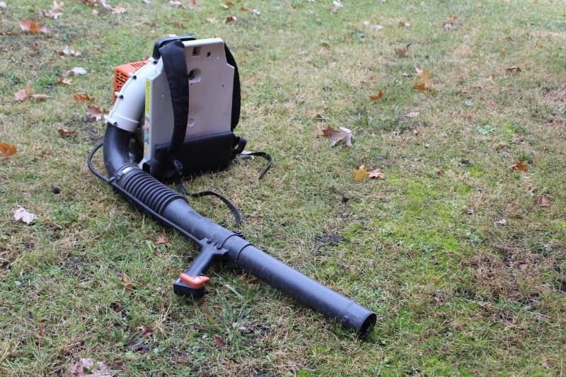 lot 257 image: Stihl Backpack Leaf Blower BR400