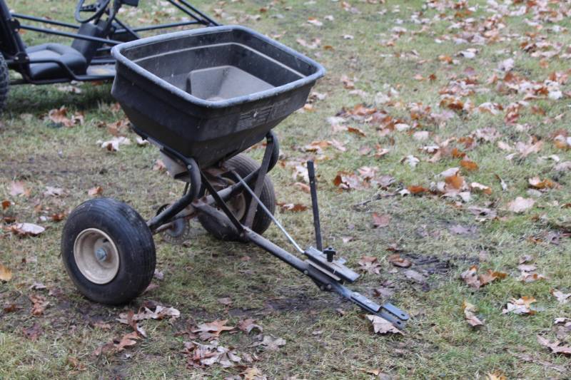 lot 255 image: Agri-Fab Broadcast Spreader 125