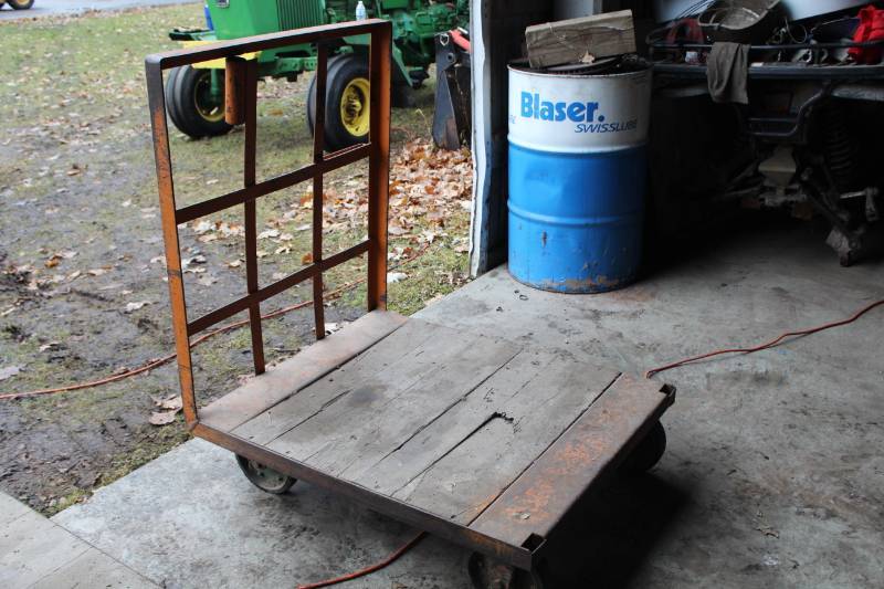 lot 262 image: 4-Wheel Industrial Cart