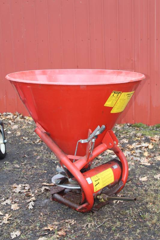 lot 247 image: 2003 Cosmo Fertilizer Spreader