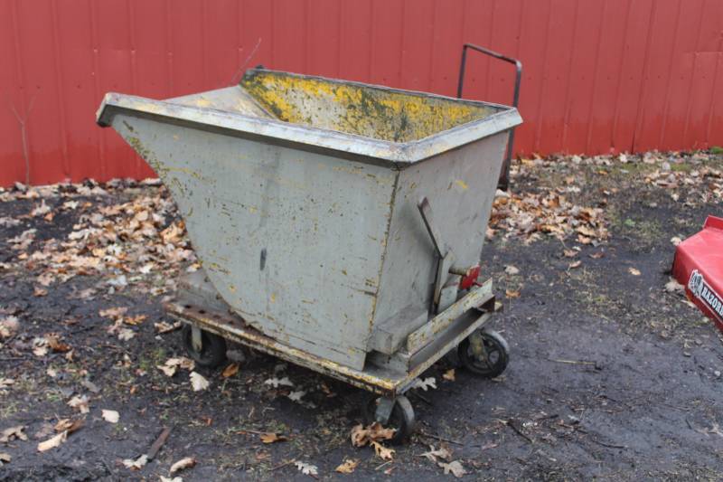 lot 251 image: Dump Cart