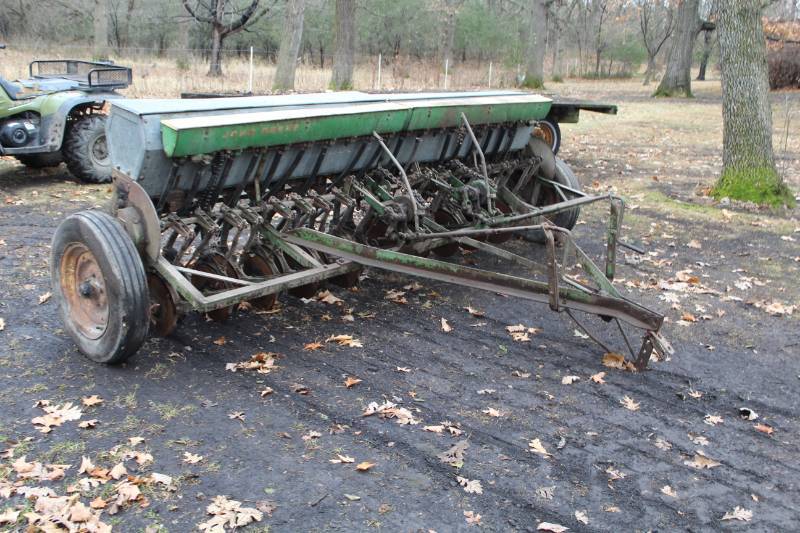 lot 242 image: John Deere Seeder