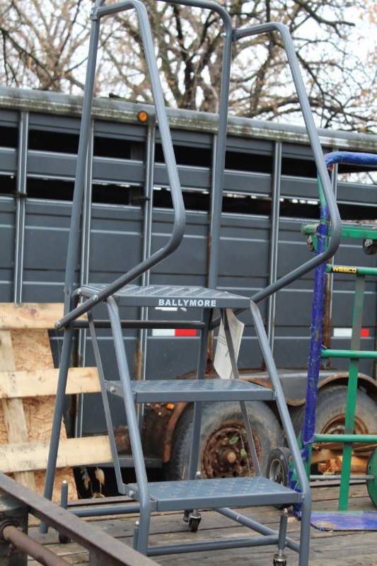 lot 275 image: Ballymore 3-Step Mobile Ladder Stand