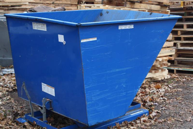 lot 272 image: 2000lbs. Dump Cart