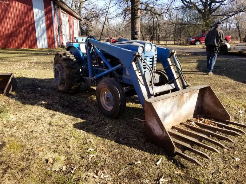 lot 236 image: Ford 4000hd Industrial Tractor