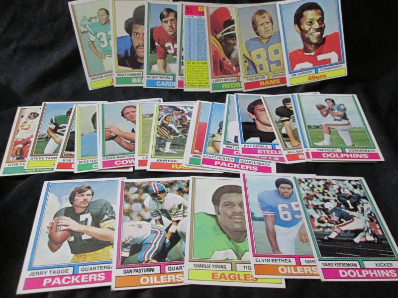 (30) 1974 Topps Football Cards...
