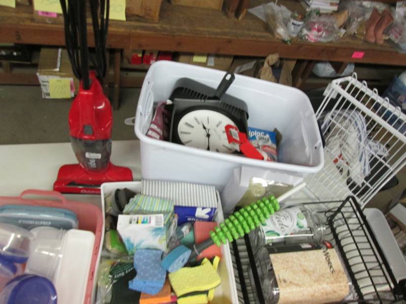Large Lot of Kitchen, Household Sup...