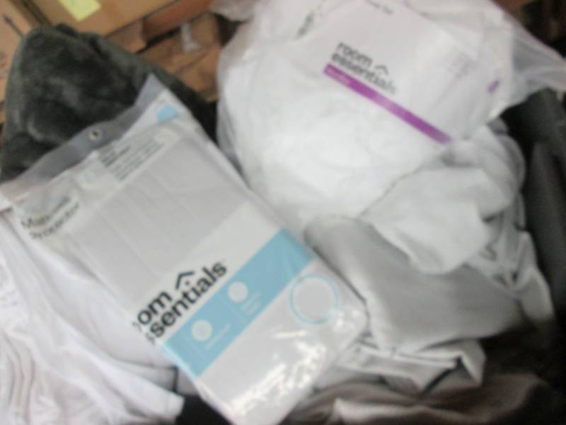 Large Tote Full of Sheets Sets (Inc...