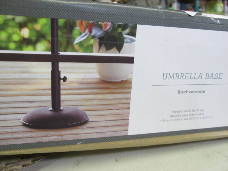 Threshold Patio Umbrella Stand (Bla...