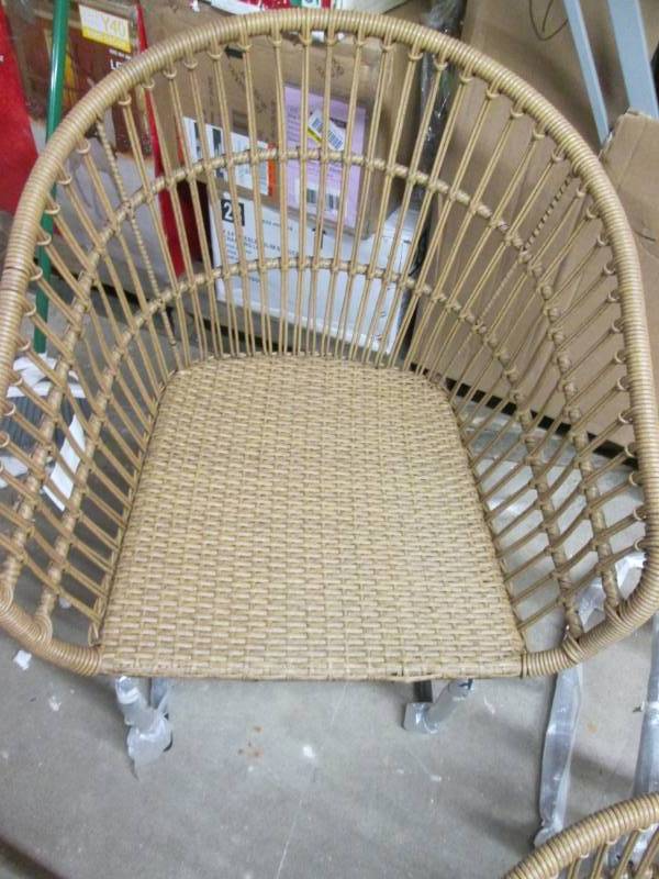 2 Wicker Patio Chairs (Beige) Scre...