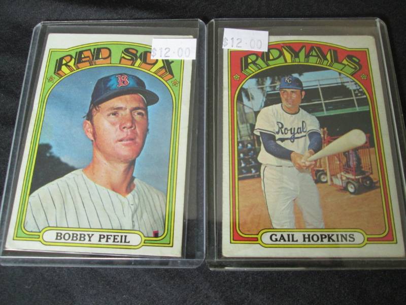 (2) 1972 Topps Baseball Cards...