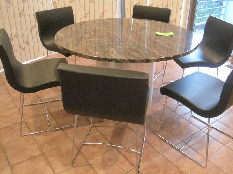 lot 14 image: Set of 6 Chairs by Ligne Roset. Made in France.