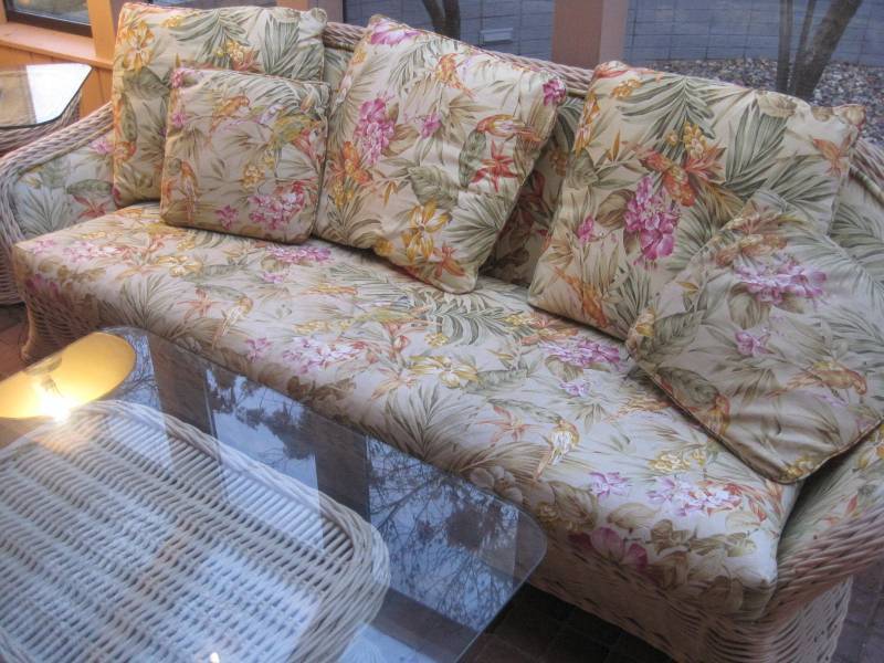 lot 15 image: 3 piece wicker Patio Set with Parrot Designed fabric.