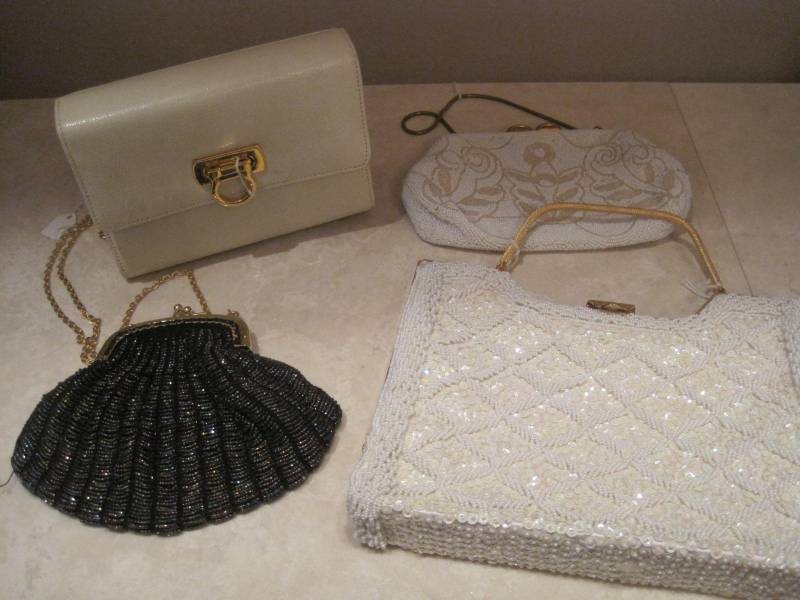 lot 23 image: A lot of 4 Vintage Evening HandbagsPurses. Beaded etc.