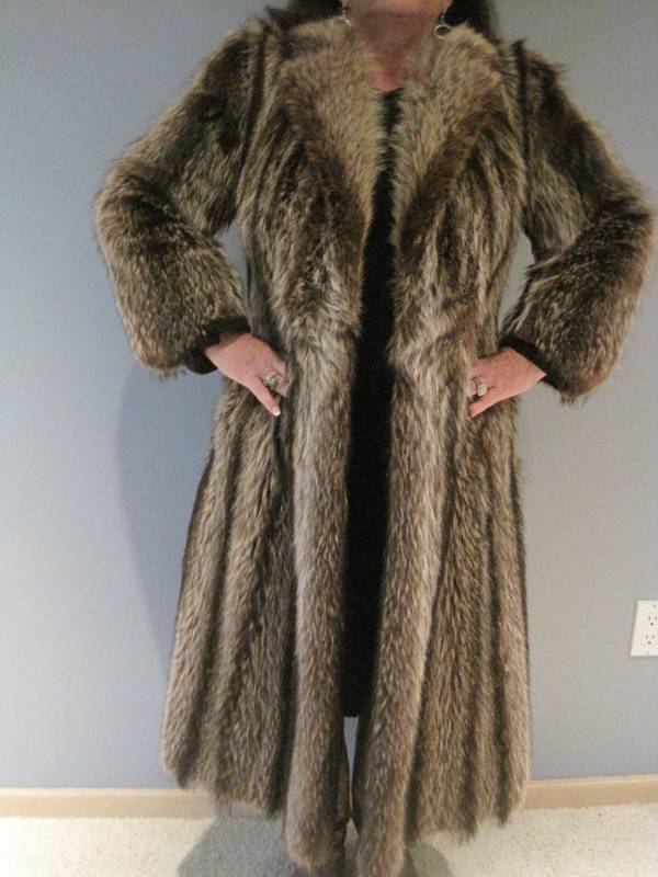 lot 25 image: A Raccoon Full Length Fur Coat. Great for winter weather