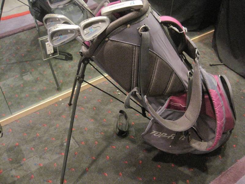 lot 40 image: Wilson Power Source Golf Club Set with Top Flite Golf Bag
