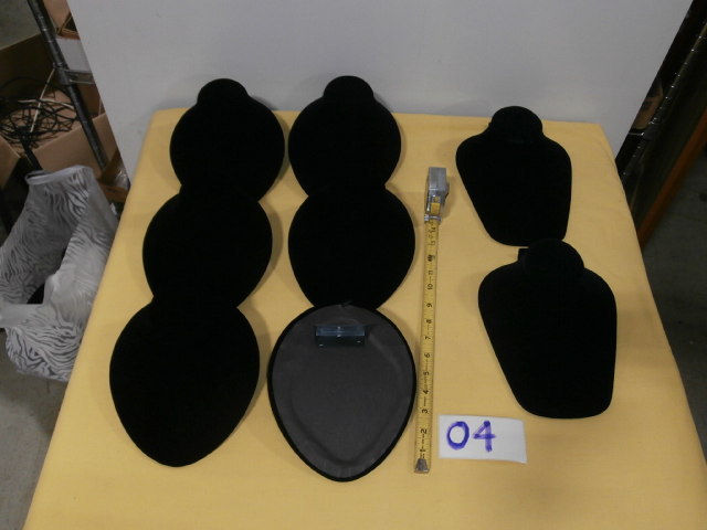 lot 4 image: Retail Jewelry Display Group #3