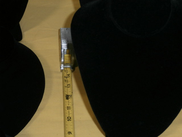 lot 5 image: Retail Jewelry Display Group #4