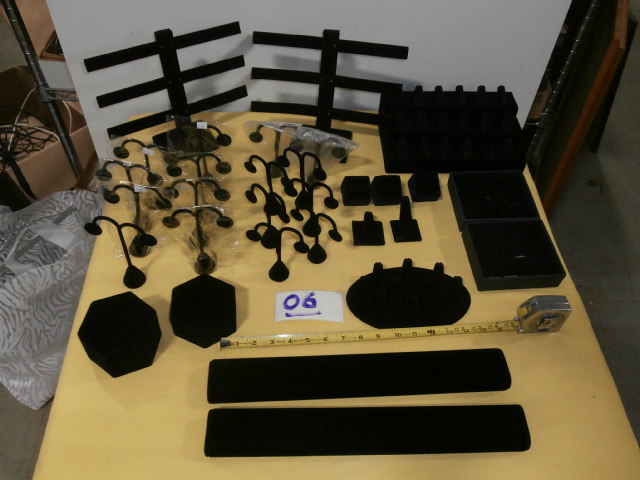 lot 6 image: Retail Jewelry Display Group #5