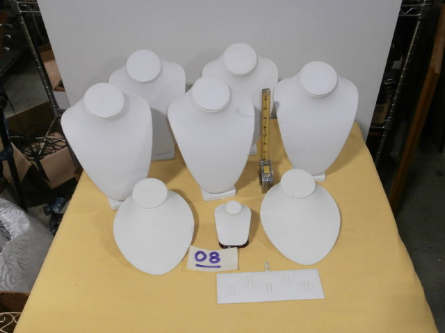 lot 8 image: Retail Jewelry Display Group #7