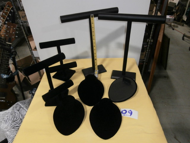 lot 9 image: Retail Jewelry Display Group #8