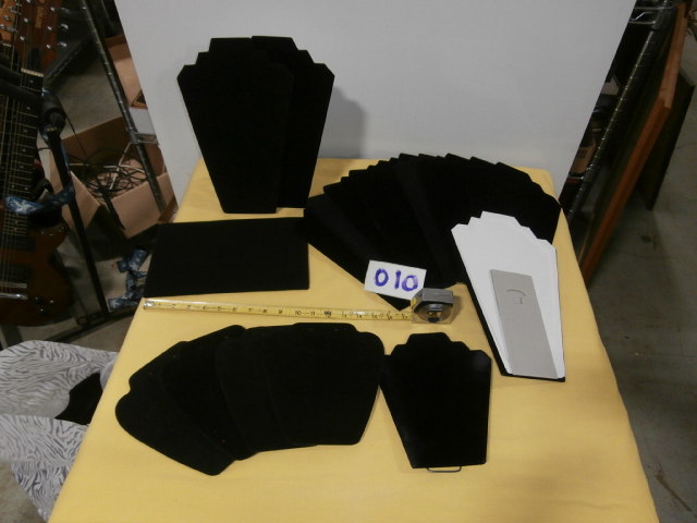 lot 10 image: Retail Jewelry Display Group #9