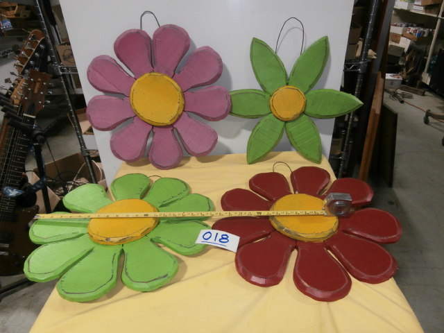 lot 18 image: Four Large Wooden Flowers #1