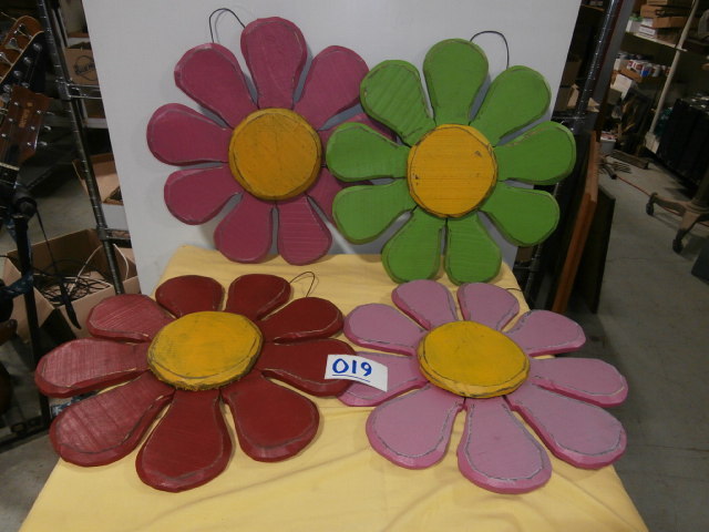 lot 19 image: Four Large Wooden Flowers #2