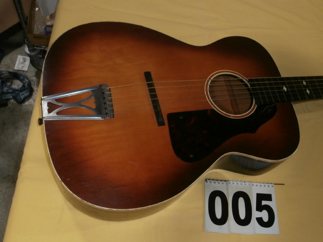 lot 5 image: Beautiful Vintage SILVERTONE Acoustic Guitar