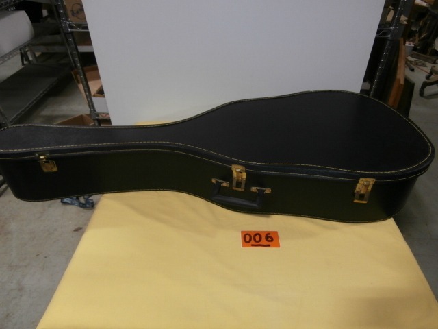 lot 6 image: Vintage Acoustic Guitar Case