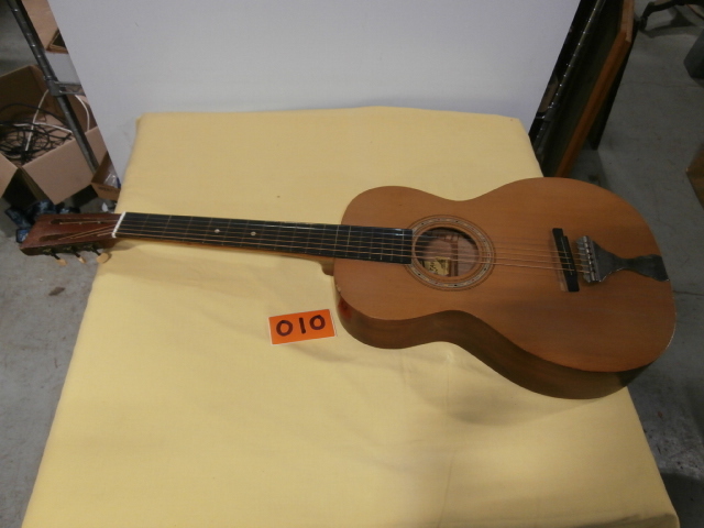 lot 10 image: Vintage STELLA Parlor Guitar