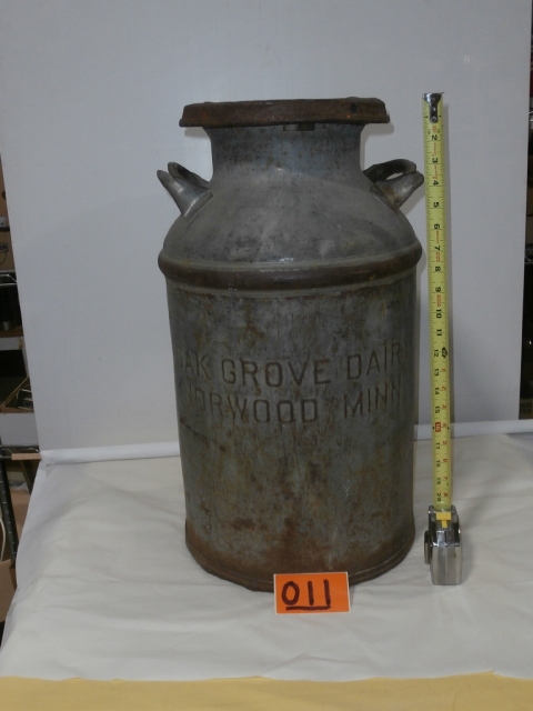 lot 11 image: Nice Vintage OAK GROVE DAIRY Milk Can