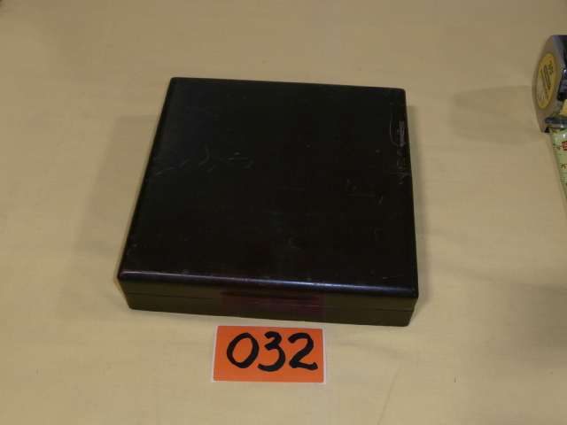 lot 32 image: Set of Eleven CUTCO 47 Steak Knives in the Case