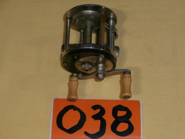 lot 38 image: Vintage Shakespeare Marhoff Patent Casting Reel