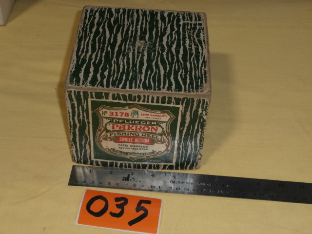 lot 35 image: Vintage Pflueger PAKRON Metal Line Trolling Reel In Box