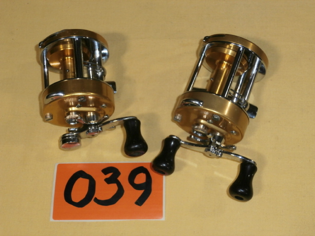 lot 39 image: Pair of Vintage PENN Level Wind Casting Reels