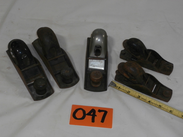 lot 47 image: Five Vintage Block Planes