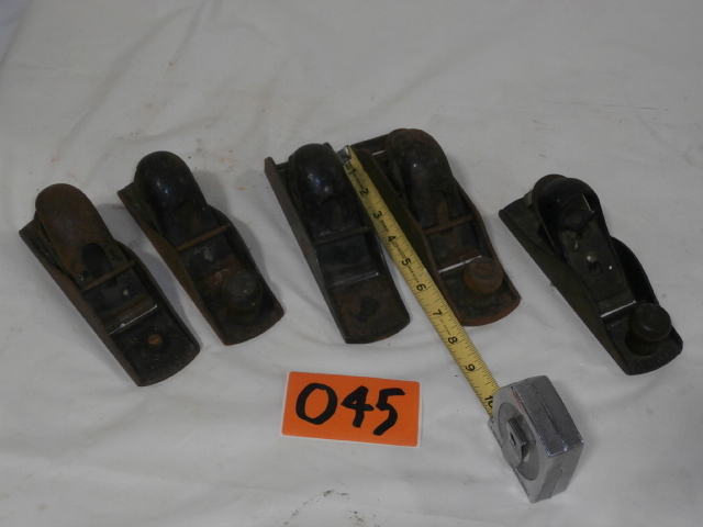 lot 45 image: Five Vintage Block Planes