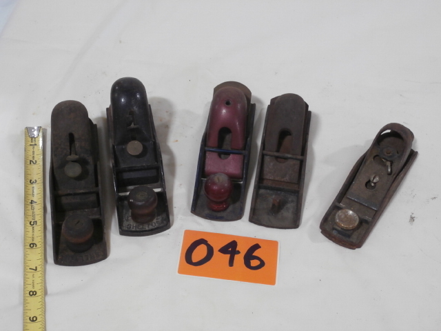 lot 46 image: Five Vintage Block Planes
