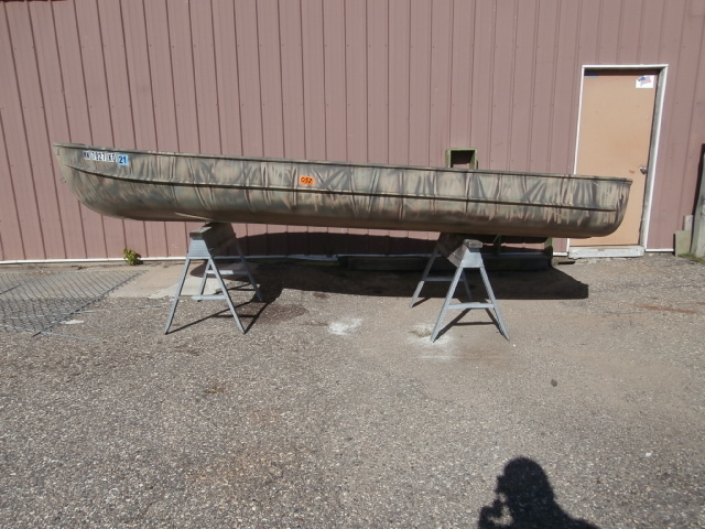 lot 52 image: ALUMACRAFT 14 Ft. Fishing Boat