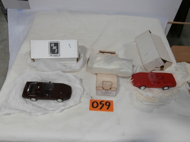 lot 59 image: Three Vintage AMTErtl Corvette Models