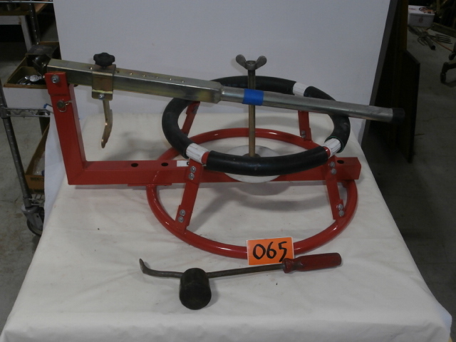 lot 65 image: Genssi ATV & Motorcycle Tire ToolBead Breaker