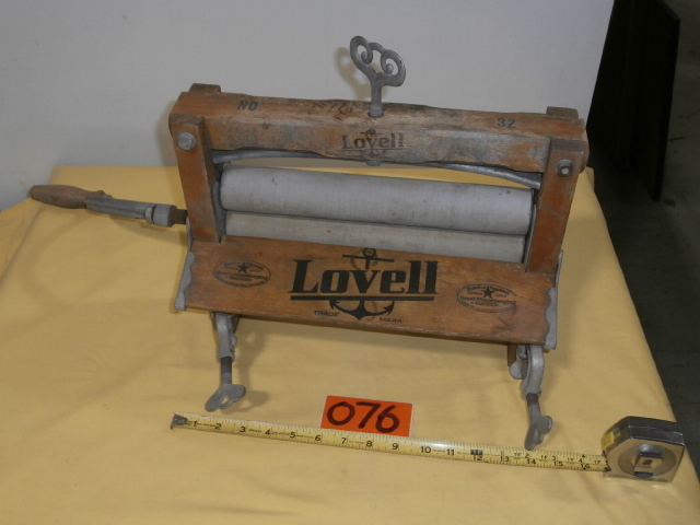 lot 76 image: Vintage LOVELL No. 32 Washer Ringer