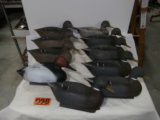 lot 98 image: Group of Vintage PLASTI-DUK Duck Decoys