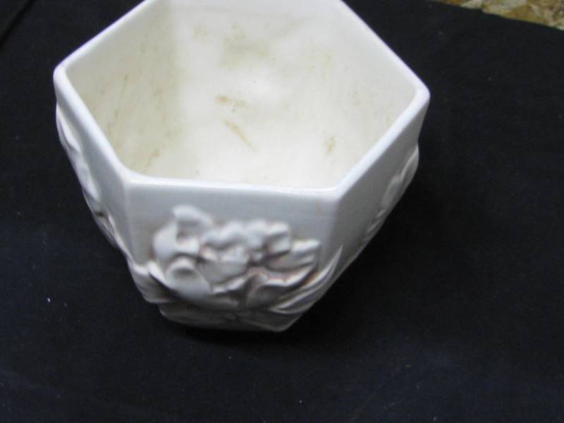 Red Wing Magnolia #1322 PlanterVase