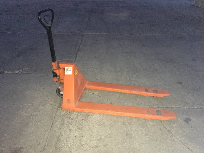lot 166 image: 2500Kg Pallet Jack